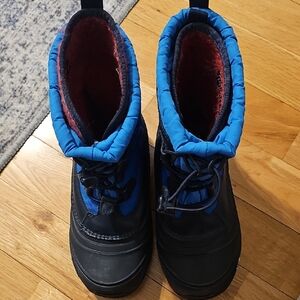 The North Face Kids Black and Blue Snow Boots